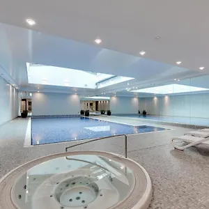Waterlane Riverside - Spa, Pool, Gym & Parking By Downtown Lägenhet